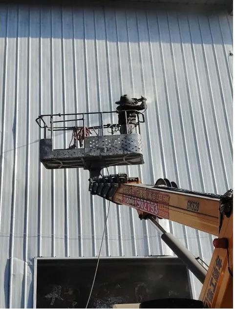 瑞珍工贸厂房翻新：高空车外墙作业
